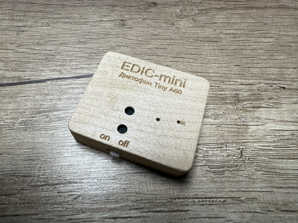 Dřevěný diktafon EDIC-mini Tiny - A60