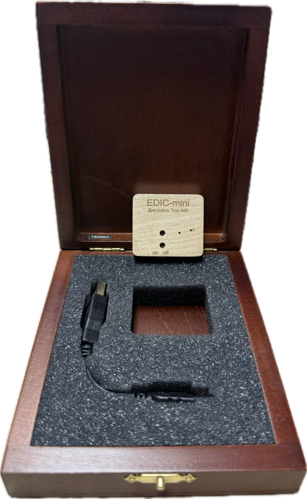 Dřevěný diktafon EDIC-mini Tiny - A60