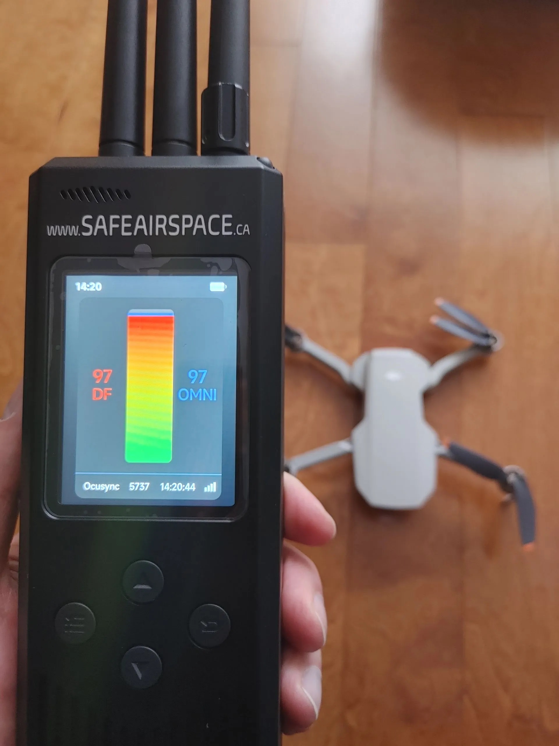 Kompaktní profesionální detektor dronů - SAS.001 