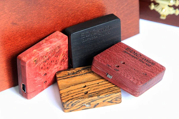 Dřevěný diktafon EDIC-mini Tiny - A60