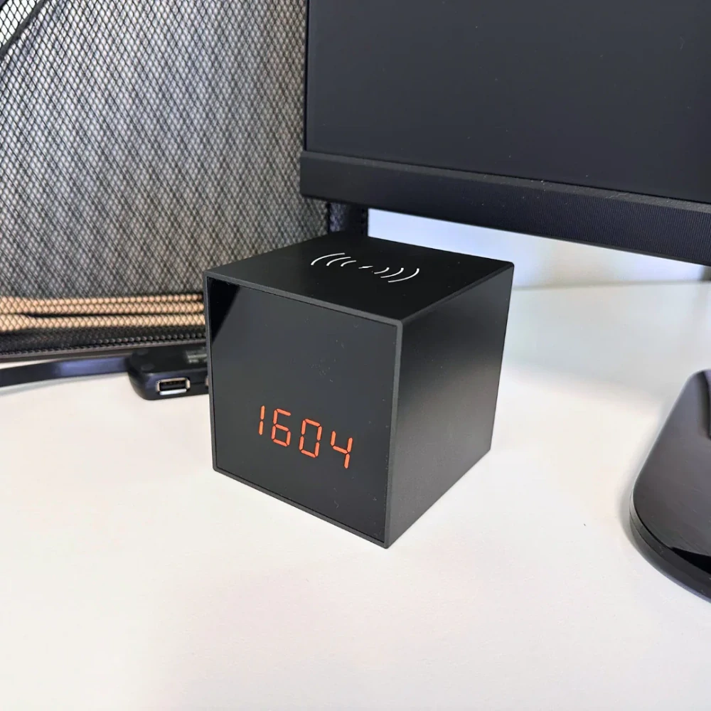 Skrytá WiFi kamera v budíku s bezdrátovým nabíjením - H200
